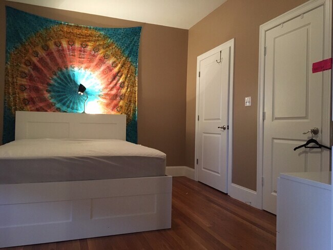 Photo - 23 Saint Lukes Rd Unit 2