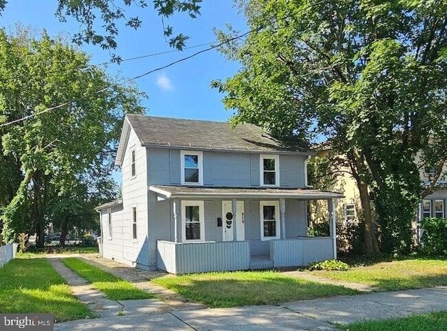 Building Photo - 629 E Quince St Rental