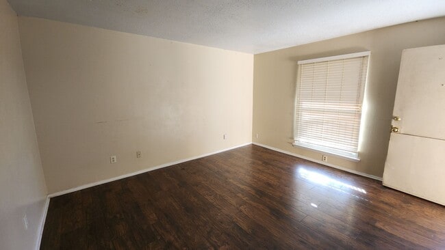 Photo - 210 N Vandeveer St