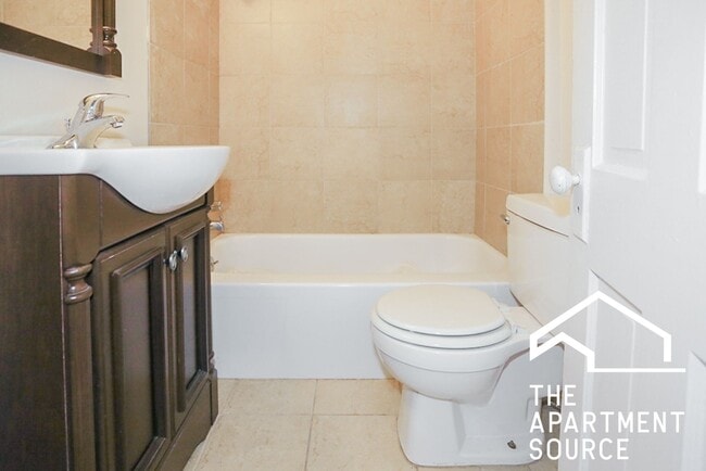 Photo - 2254 N Southport Ave Unit 2