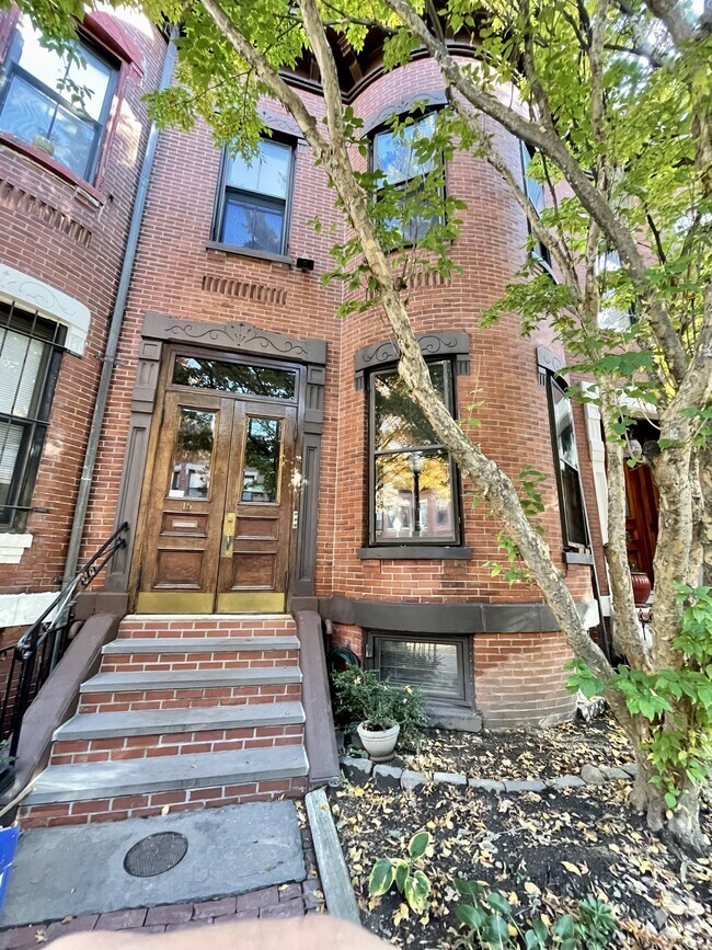 Building Photo - Renovated Unit 2 Rental