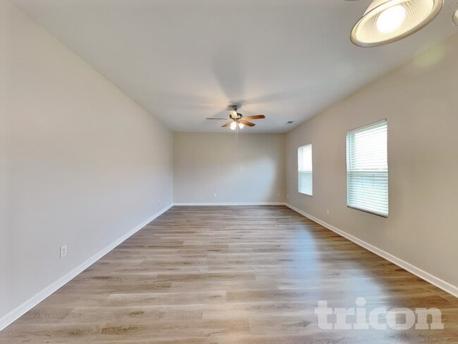 Photo - 646 Nonsuch Way