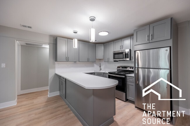 Building Photo - 1214 N La Salle Dr Unit K2