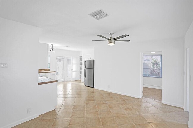 Photo - 651 NE 59th Ct