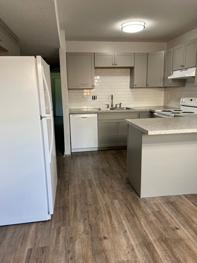 Photo - 305 Cornelia Dr