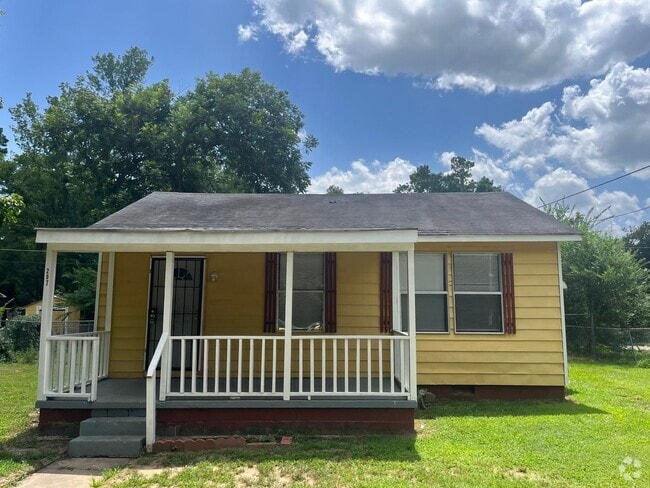 Building Photo - 2 Bedroom 1 bathroom -Central air and Heat Rental