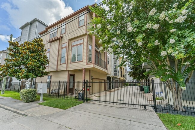 Building Photo - 2016 Sabine St