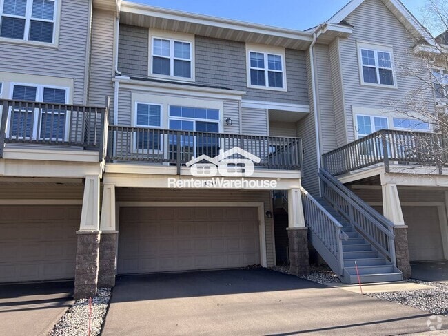 Building Photo - 8134 Oakview Cir N Rental