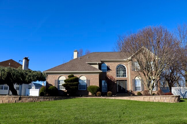 Building Photo - 2969 Columbia Dr