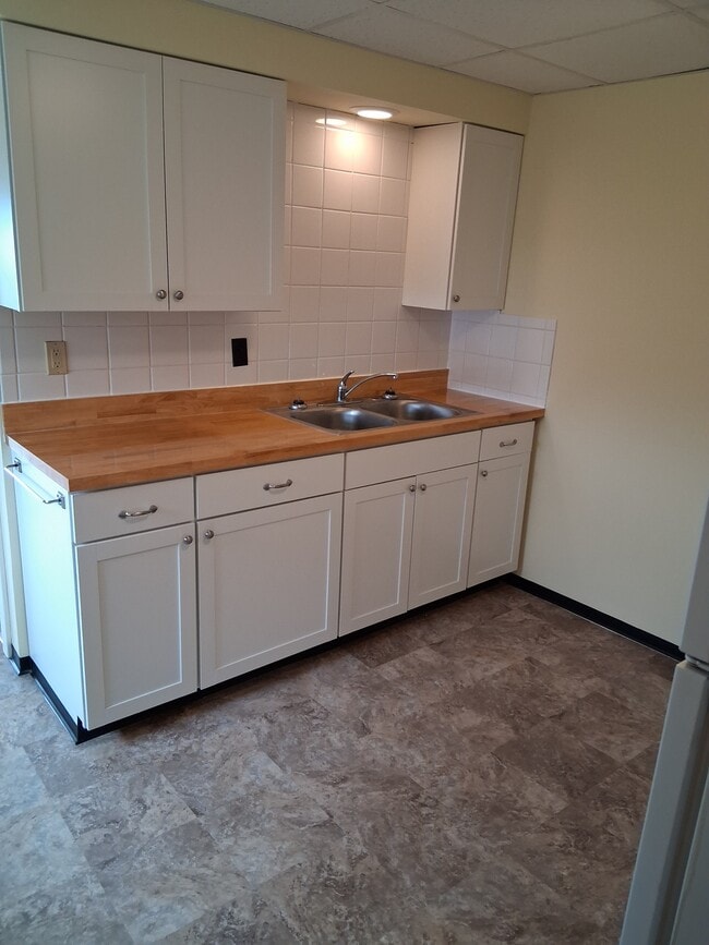 Building Photo - 230 Beaver Ave Unit 3