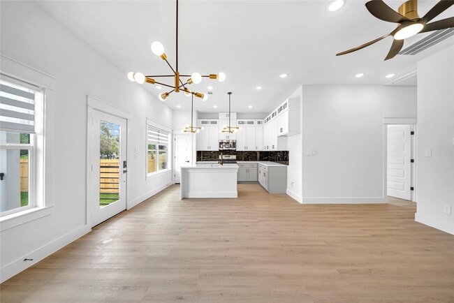 Building Photo - 4834 Higgins St