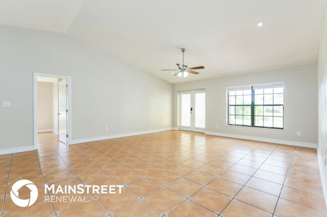 Photo - 717 Little Rock St E