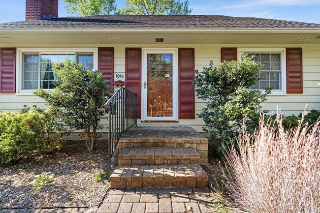Photo - 1915 Zollinger Rd