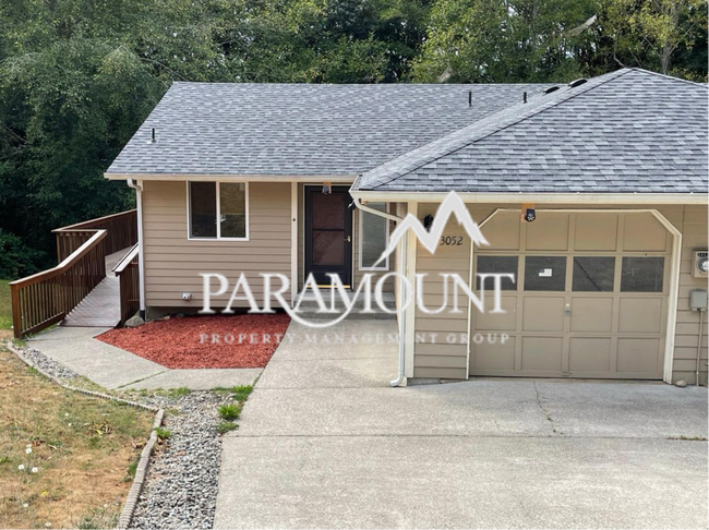 Charming 3-Bedroom Duplex Near Southworth ... - Charming 3-Bedroom Duplex Near Southworth ... House