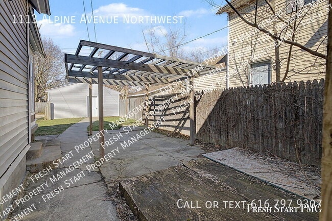 Photo - 1113 Alpine Ave NW
