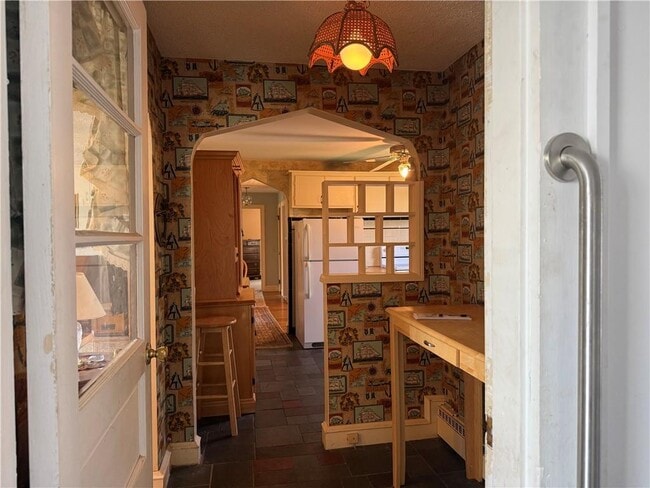 Building Photo - 51 Sweetbriar Ave