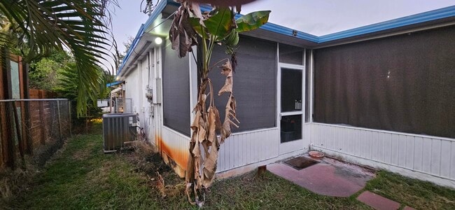 Rear Patio/Door Entrance - 1948 Roosevelt St