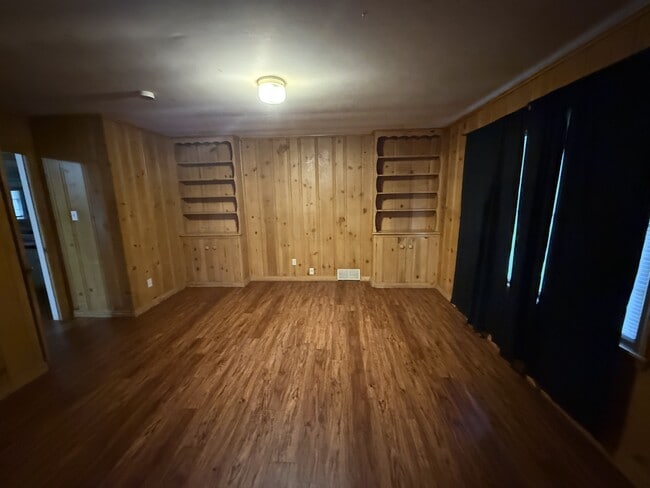 Photo - 608 W Kings Rd