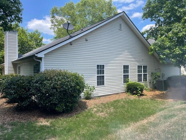 Photo - 3028 Express Ln NE