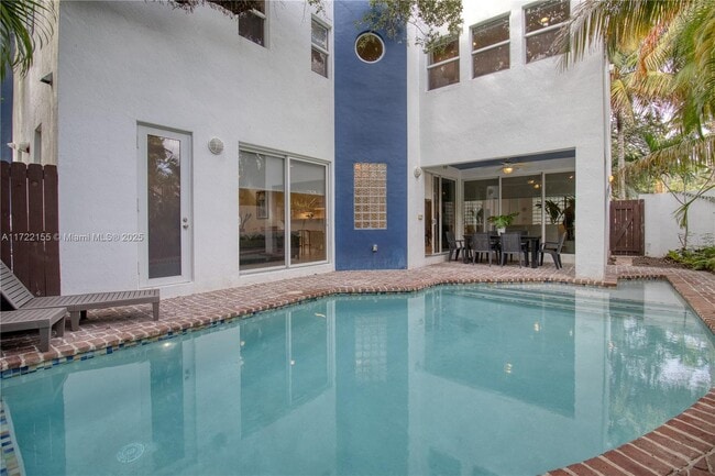 2200 Lincoln Ave