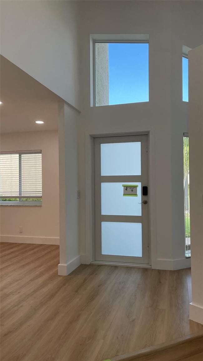 Photo - 6425 96th Pl S