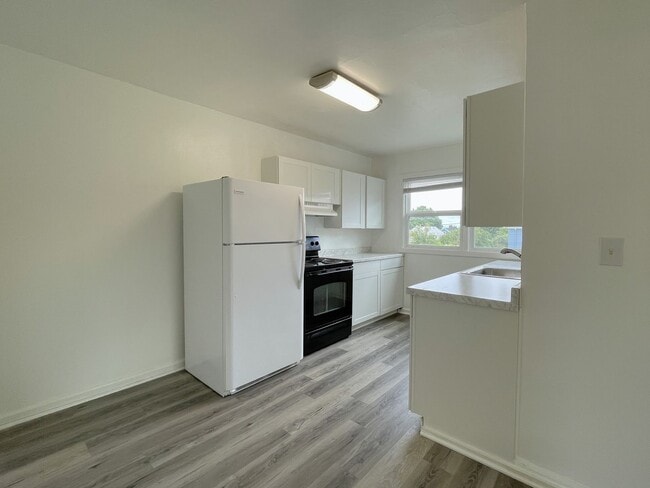 Photo - Charming Second Floor 1-Bedroom Close to Peninsula Park! Unit C