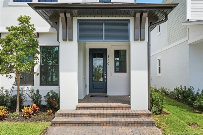 Photo - 870 SW Newfield Ave