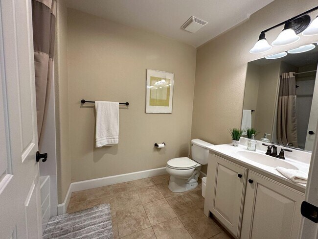 496 Rialto Pl