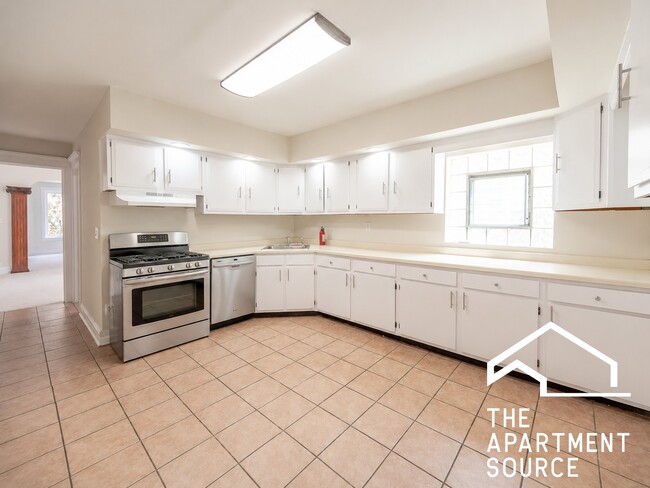 Photo - 2110 N Avers Ave Unit 2