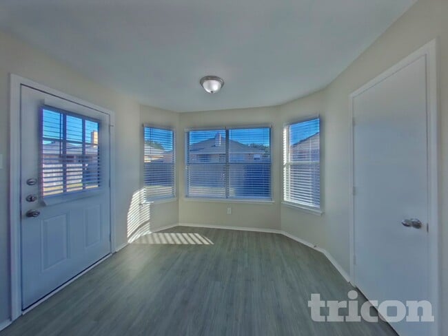 Photo - 932 Crowder Dr