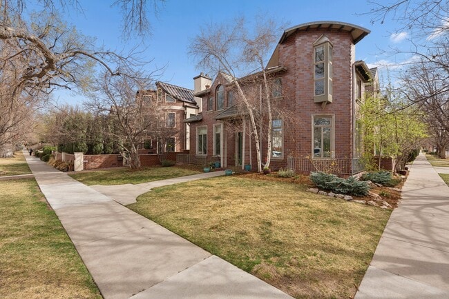 Photo - 400 Clayton St