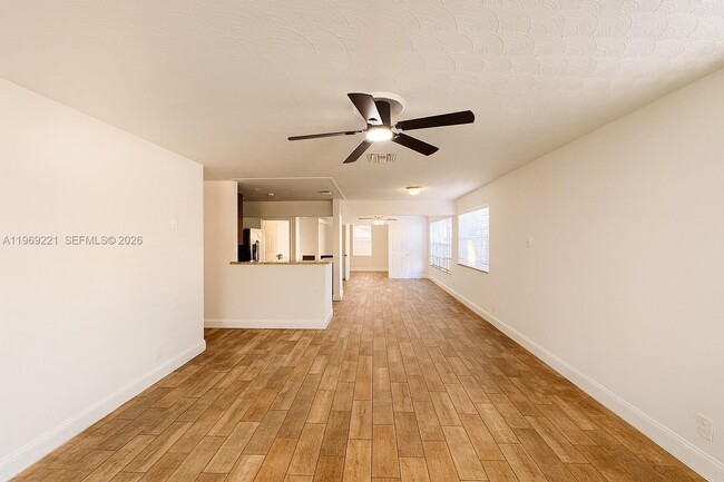 Photo - 6780 Meade St