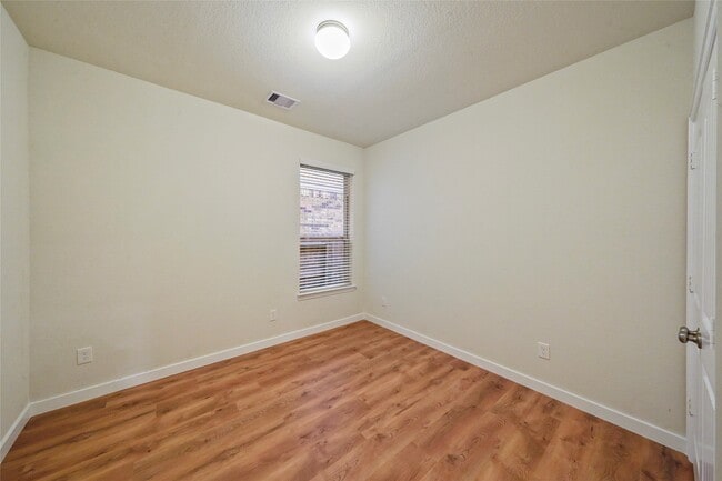 Building Photo - 27910 Augusta View Dr