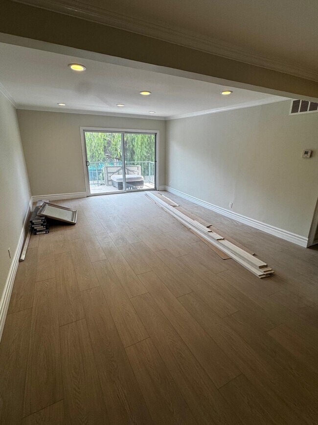 Building Photo - 5460 White Oak Ave Unit D106