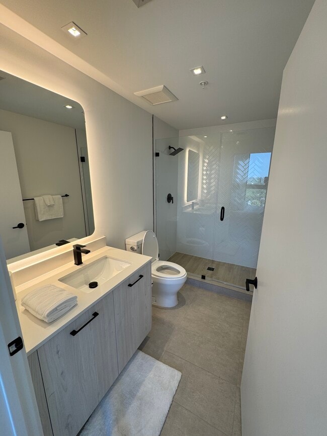 MASTER BATHROOM - 137 NW 31st St Unit B1