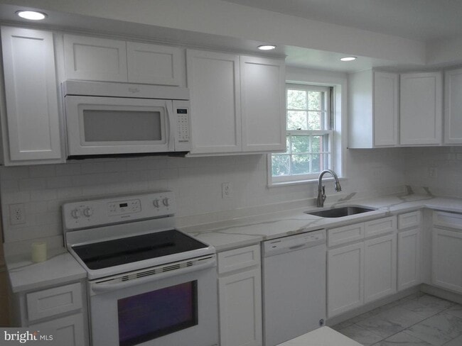 Photo - 9 Stoneyhurst Ct