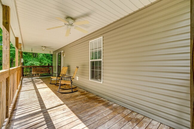 Photo - "Charming 2-Bedroom Furnished Retreat with Spacious Layout and 2.5 Baths in York, SC!"