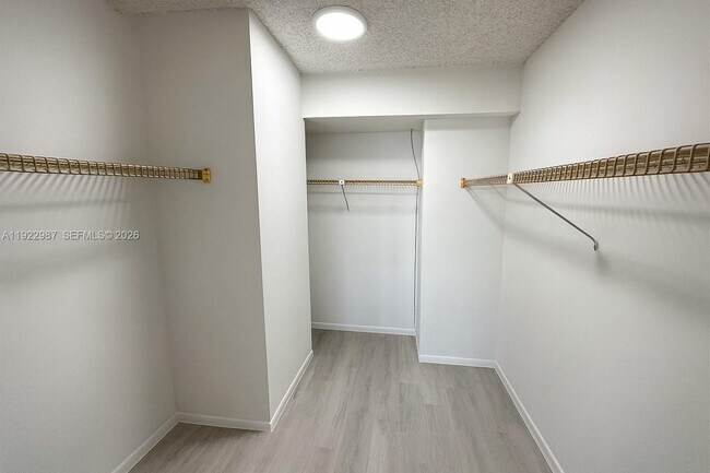 Photo - 600 Three Islands Boulevard Unidad 1520