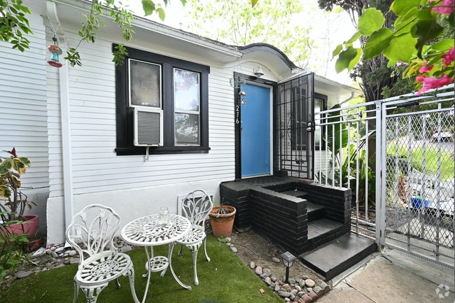 Building Photo - 216 S Vendome St Rental