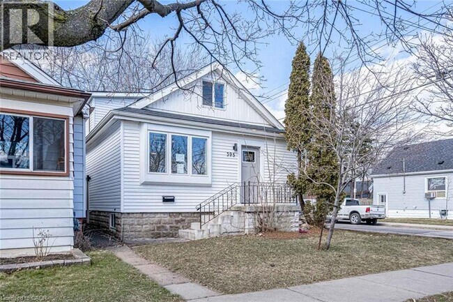 Photo - 395 Paling Ave