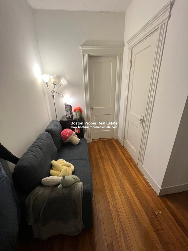 Photo - 52 Charlesgate E