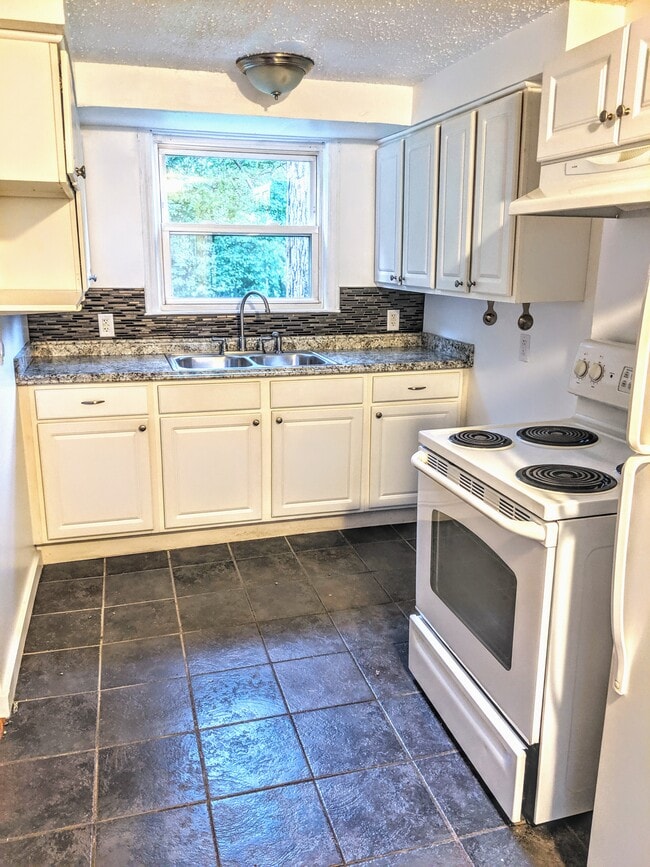 53 Ridgeland Rd Townhome Townhome Rental in Wallingford CT