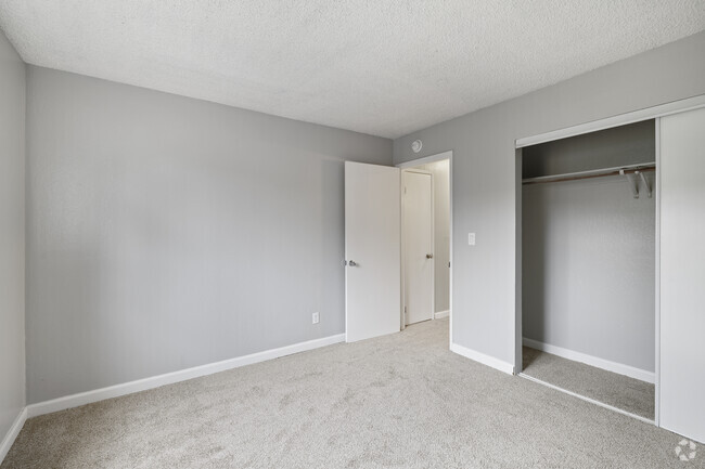 Primer dormitorio: 2 camas dobles, 1 baño, 70 metros cuadrados/790 pies cuadrados - Parkview Village