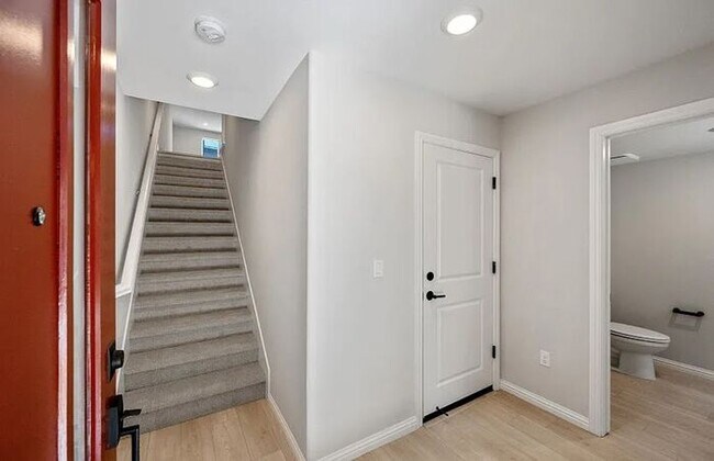 Photo - 125 Waters Park Cir