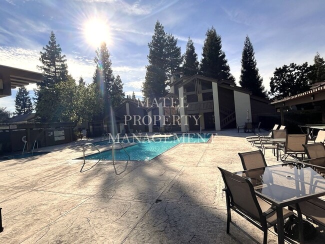 Building Photo - COLO370 Unit 1