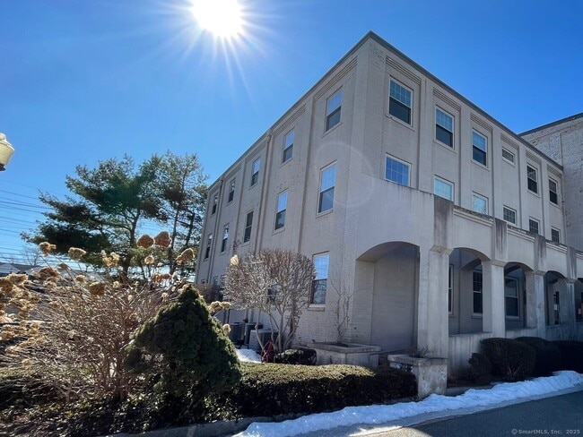 Photo - 146 High St Unit APT 303
