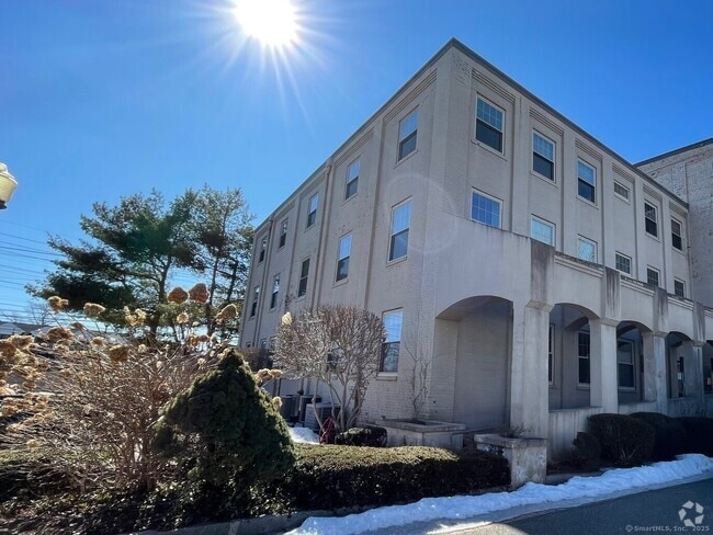 Building Photo - 146 High St Unit APT 303