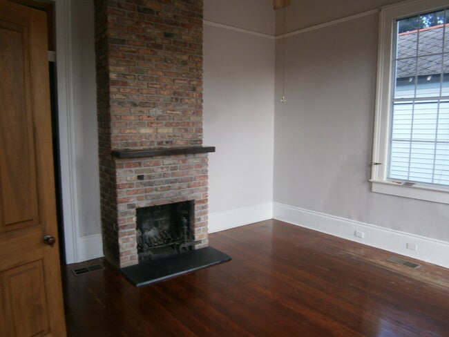 Photo - 220 Amelia St