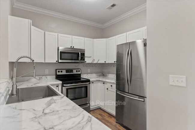 Photo - 110 Raeburn Way