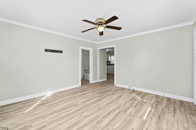 Photo - 2005 Walker St